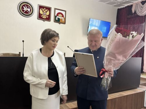Лилие Ракиповой вручили награду Комитета Государственной Думы