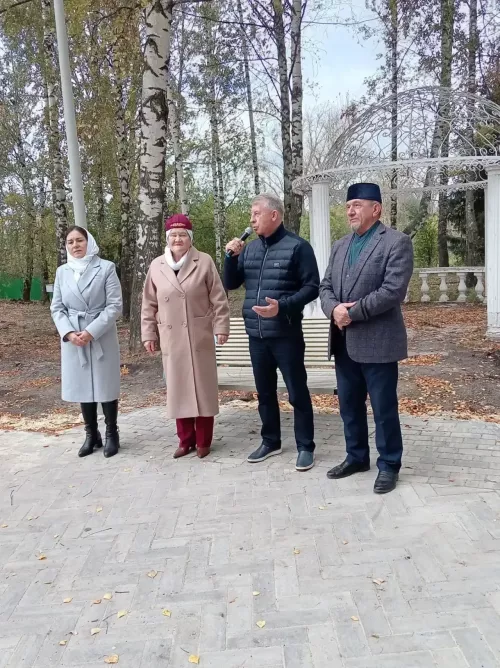 Праздник для старшего поколения прошёл в парке «Выпускников» Дрожжановского района
