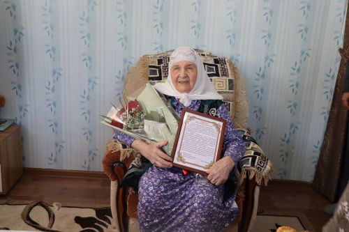 Зур Чынлы авылында яшәүче Рәйсә Алеева үзенең 90 яшьлек гомер таңын каршы алды