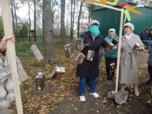 Праздник для старшего поколения прошёл в парке «Выпускников» Дрожжановского района