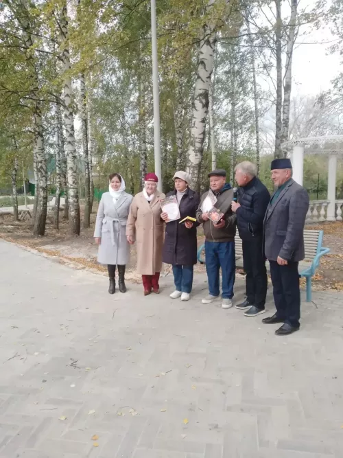 Праздник для старшего поколения прошёл в парке «Выпускников» Дрожжановского района