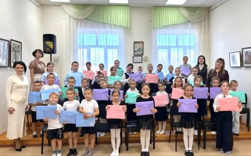 Дрожжановские первоклассники вступили в мир искусства