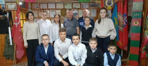 Ветеран шкул ачисемпе тӗл пулчӗ