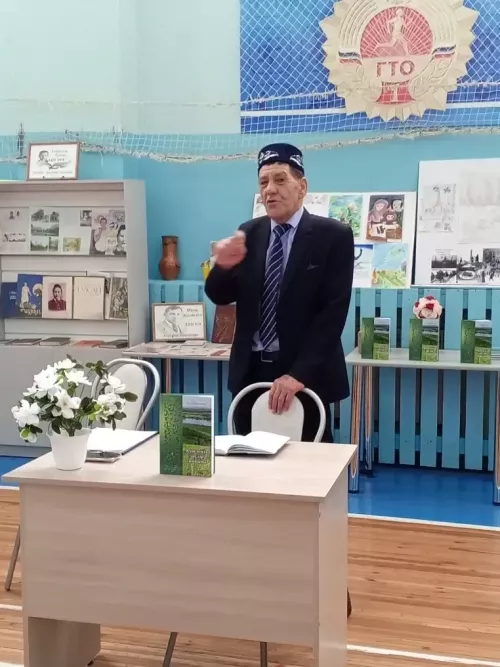 В Дрожжановском районе презентовали первую книгу местного поэта Ади Мохитова