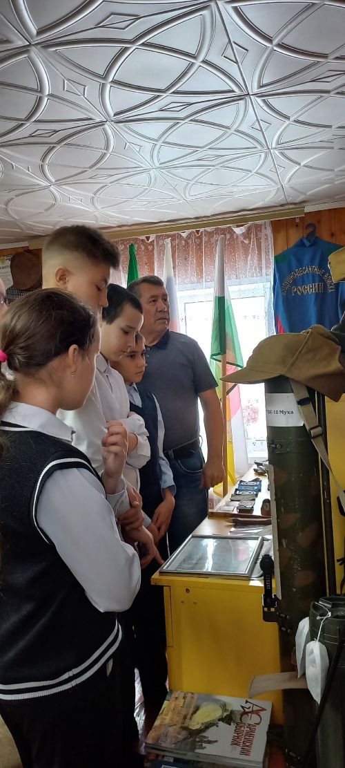 Ветеран шкул ачисемпе тӗл пулчӗ