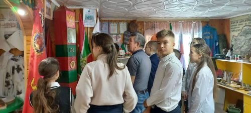 Ветеран шкул ачисемпе тӗл пулчӗ