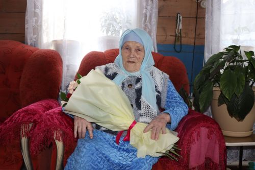 Чүпрәледә тыл хезмәтчәне Мәсума Әзмуханова 94 яшьлеген билгеләп үтте