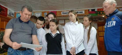 Ветеран шкул ачисемпе тӗл пулчӗ