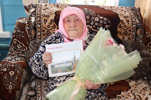 В 96 лет танцует и играет на баяне: жительница Чувашское Дрожжаное отметила день рождения