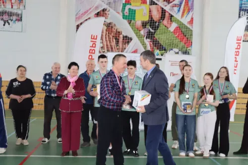 Турнир по волейболу памяти легендарного тренера Саяра Абязова прошел в Дрожжановском районе