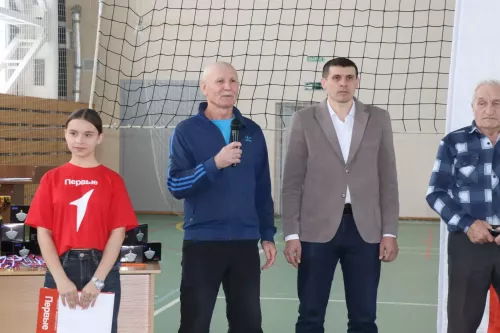 Турнир по волейболу памяти легендарного тренера Саяра Абязова прошел в Дрожжановском районе