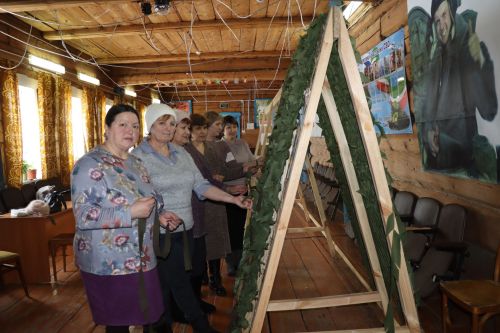 По зову сердца: волонтеры села Матаки Дрожжановского района плетут маскировочные сети