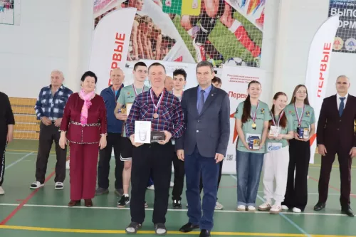 Турнир по волейболу памяти легендарного тренера Саяра Абязова прошел в Дрожжановском районе