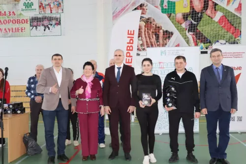 Турнир по волейболу памяти легендарного тренера Саяра Абязова прошел в Дрожжановском районе