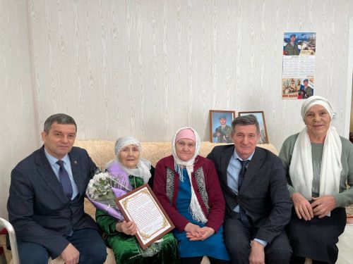 В Дрожжановском районе чествовали 90-летнюю Гельнар Шарафетдинову