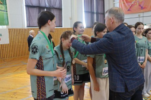 В Дрожжаном прошел муниципальный этап Чемпионата школьной волейбольной лиги среди команд девушек