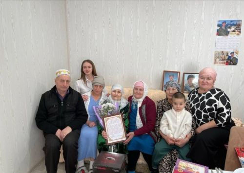 Иске Чокалы авылында яшәүче хезмәт ветераны Гелнар Арифулла кызы Шәрәфетдинованы хөрмәтләделәр