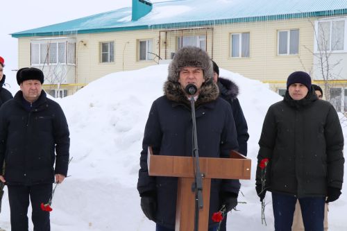 В Дрожжановском районе почтили память героя Равиля Низаметдинова