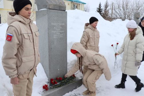 В Дрожжановском районе почтили память героя Равиля Низаметдинова