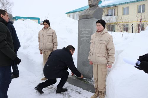 В Дрожжановском районе почтили память героя Равиля Низаметдинова
