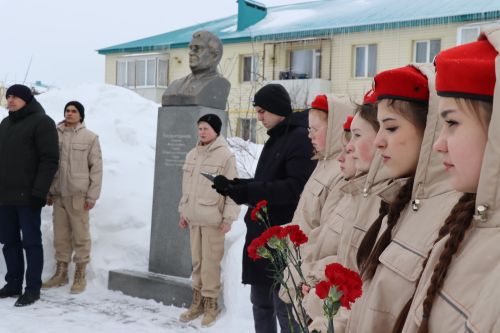 В Дрожжановском районе почтили память героя Равиля Низаметдинова