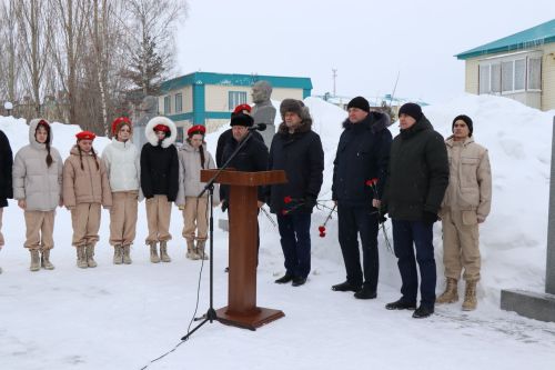 В Дрожжановском районе почтили память героя Равиля Низаметдинова