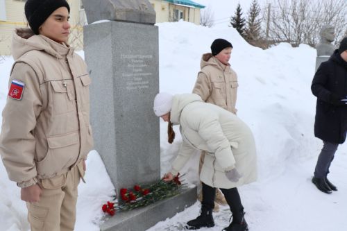 В Дрожжановском районе почтили память героя Равиля Низаметдинова