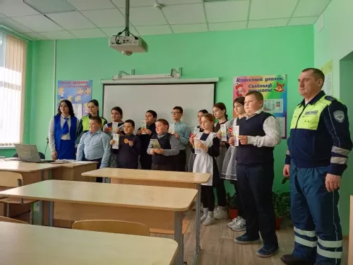 В Староишлинской школе Дрожжановского района прошёл урок дорожной безопасности с участием Госавтоинспекции