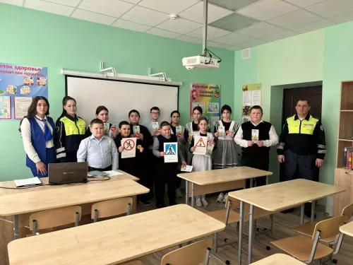 В Староишлинской школе Дрожжановского района прошёл урок дорожной безопасности с участием Госавтоинспекции