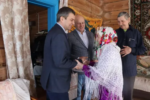 В Дрожжановском районе поздравили труженицу тыла Санию Ханзярову
