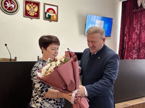 Глава Дрожжановского района вручил награды работникам жилищно-коммунального хозяйства