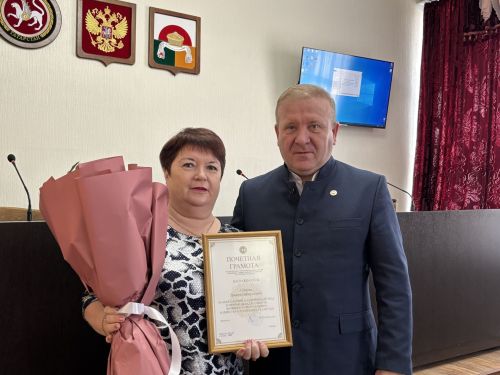 Глава Дрожжановского района вручил награды работникам жилищно-коммунального хозяйства