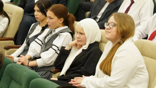 Казанским школьникам рассказали о защите от мошенников в мессенджерах на уроке «Цифрового ликбеза»