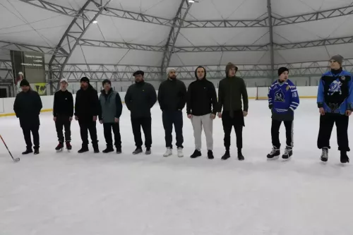 В Дрожжаном определены победители турнира по хоккею с шайбой среди организаций и учреждений района