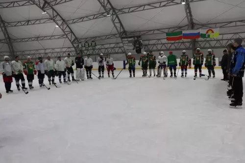 В Дрожжаном определены победители турнира по хоккею с шайбой среди организаций и учреждений района