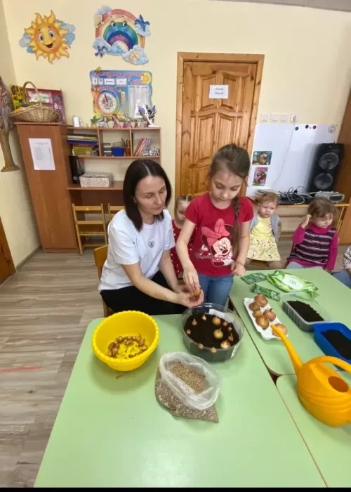Воспитатели детсадов Дрожжановского района организовали «огород на подоконнике»