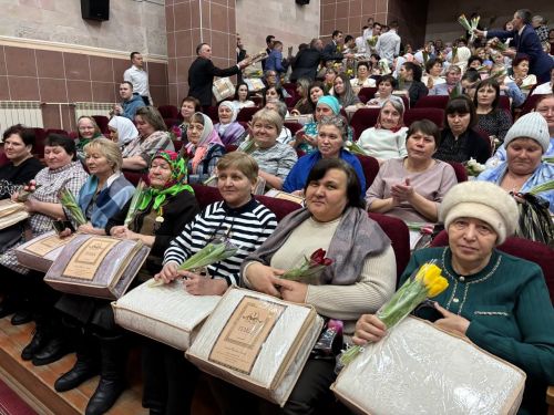 Накануне 8 Марта в Дрожжановском районе чествовали женщин