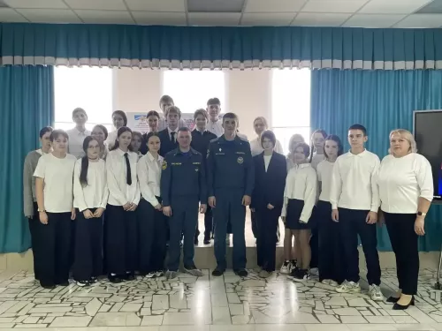 Сотрудники МЧС провели для лицеистов урок безопасности и мастер-класс по профориентации