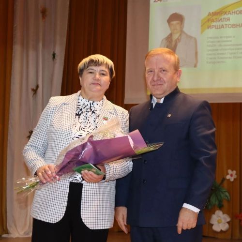 Рәзилә Әмирханова – Чүпрәле районы Зур Чынлы урта мәктәбенең югары категорияле мөгаллимәсе