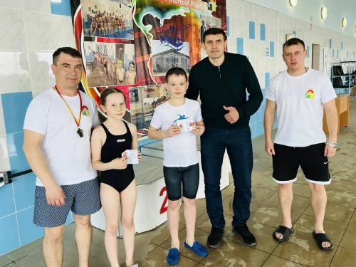 В рамках районного первенства по плаванию юным дрожжановцам были вручены золотые знаки отличия ГТО