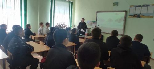 Студентам Дрожжановского техникума рассказали о безопасности на спецуроке