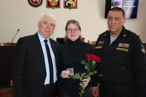 В Дрожжановском районе передали награды семьям погибших героев СВО