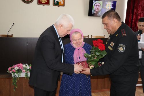 В Дрожжановском районе передали награды семьям погибших героев СВО