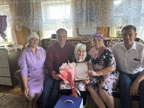 В Дрожжановском районе поздравили с 90-летием Салиму Калимулловну Хасанову