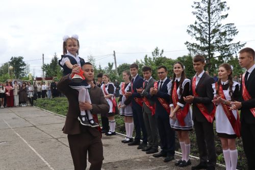 Для выпускников Дрожжановского района прозвенел последний звонок
