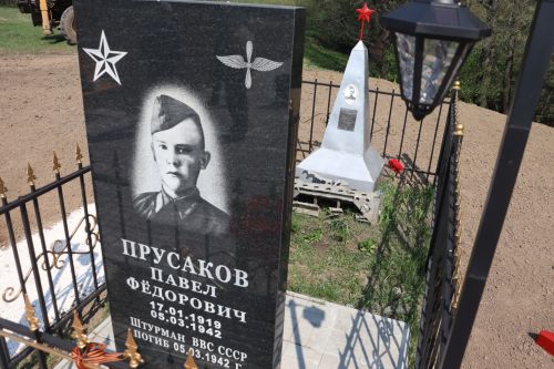 На стыке трех районов открыли отреставрированный памятник герою-летчику Павлу Прусакову