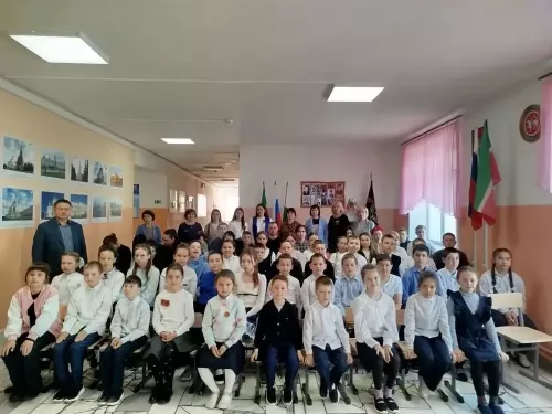 В Убеевской школе провели урок БДД и раздали Георгиевские ленточки