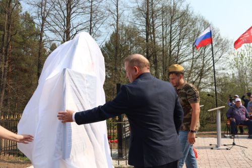 На стыке трех районов открыли отреставрированный памятник герою-летчику Павлу Прусакову