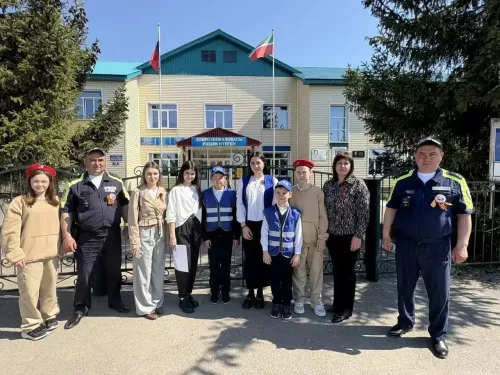 В Убеевской школе провели урок БДД и раздали Георгиевские ленточки