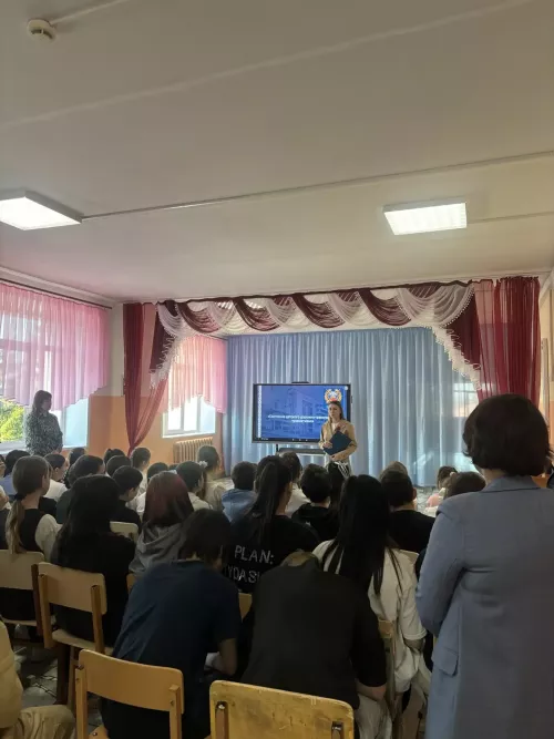 В Убеевской школе провели урок БДД и раздали Георгиевские ленточки